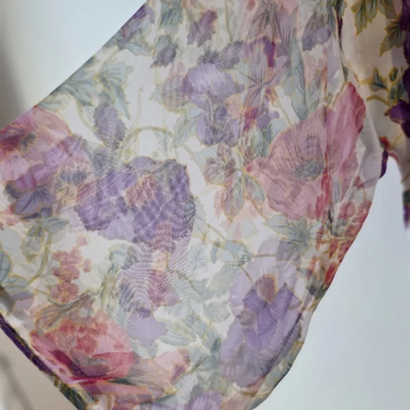 Floral Slip Chemise -👀BUNDLE AND SAVE🥳 - Picture 7 of 9